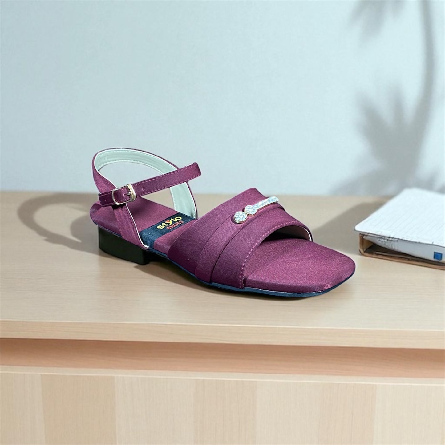 Flat Sandals with Buckle Strap
