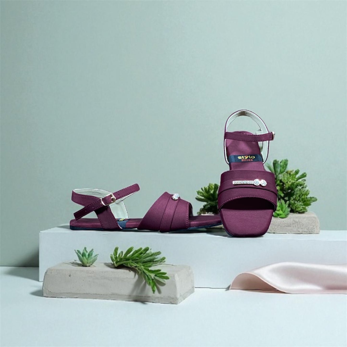 Flat Sandals with Buckle Strap