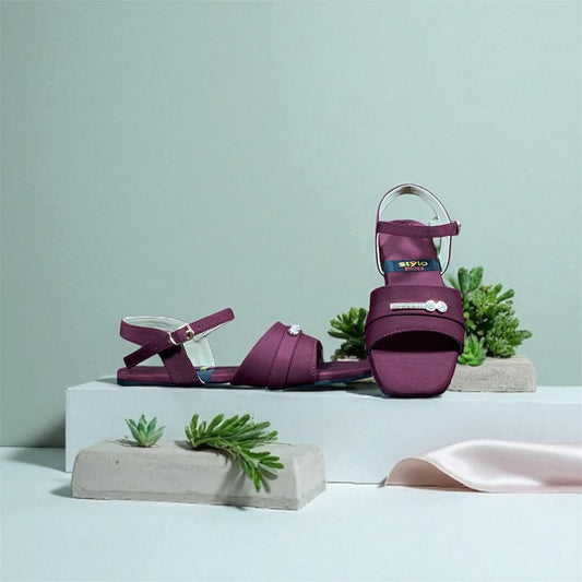 Flat Sandals with Buckle Strap