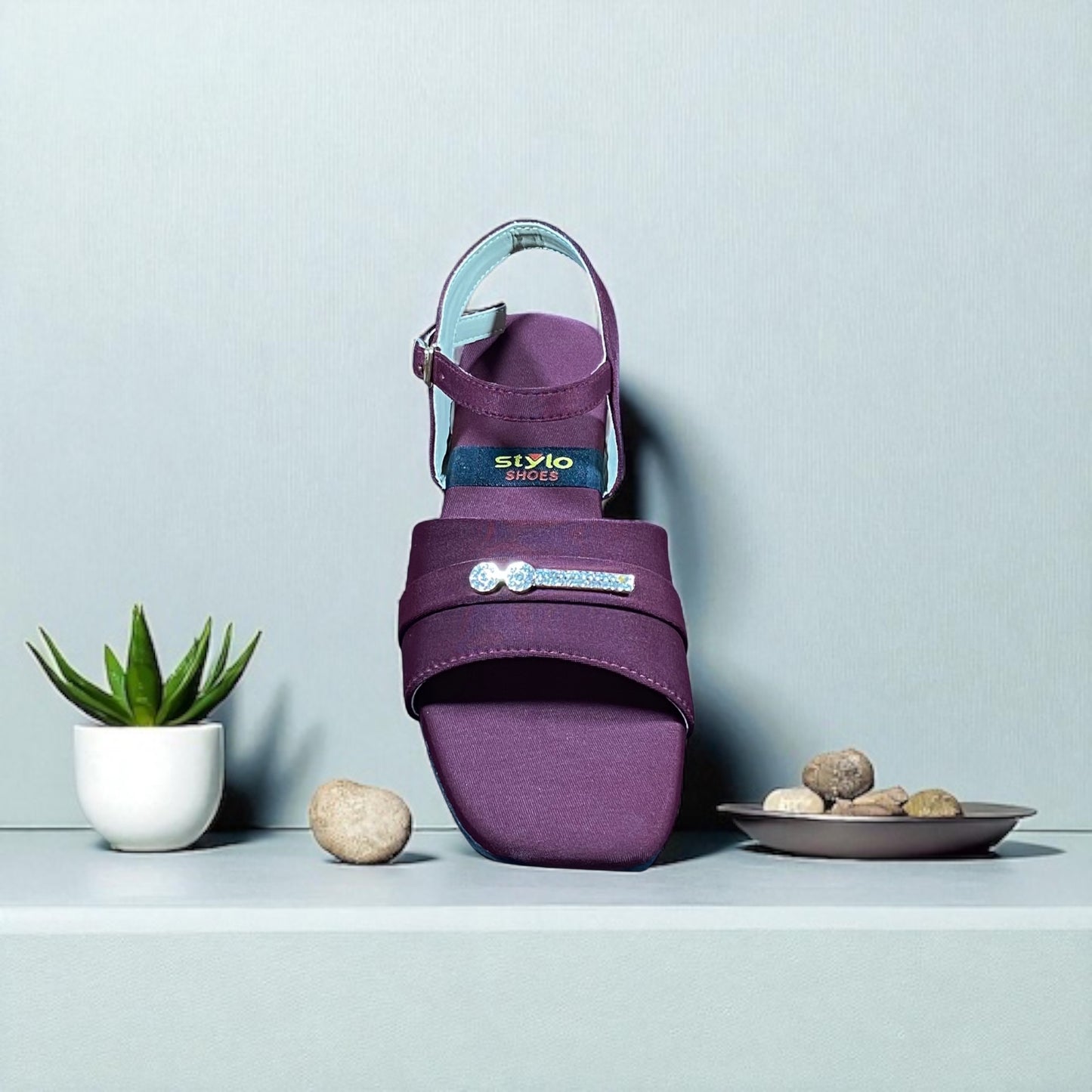 Flat Sandals with Buckle Strap